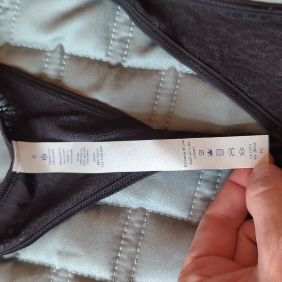 NWT Lululemon size 6 black twist and train tank - Picture 9 of 9